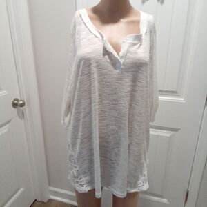 .Eyeshadow Plus Size 3X White V-Neck Tunic Top With a Lace Back